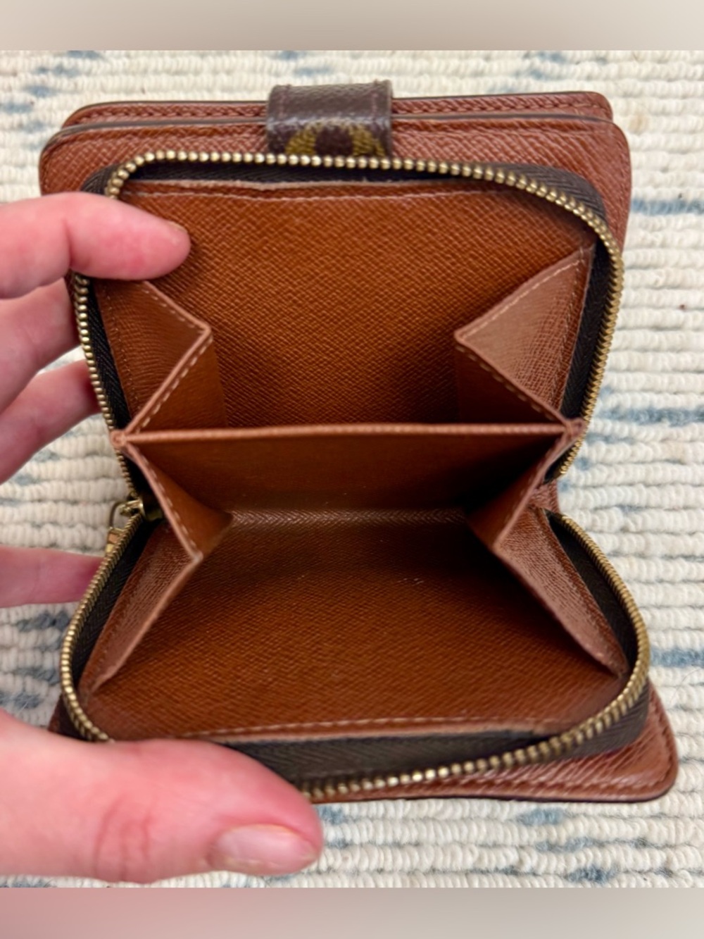 LOUIS VUITTON Vintage Y2K Classic Brown Monogram Leather Compact Bi-Fold Wallet - Picture 11 of 16